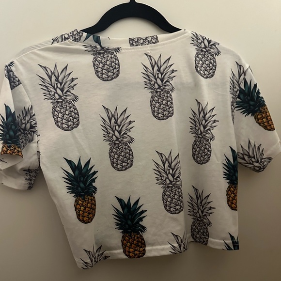 Pineapple Design Cropped Short Sleeve Tshirt 🍍 - Picture 2 of 2